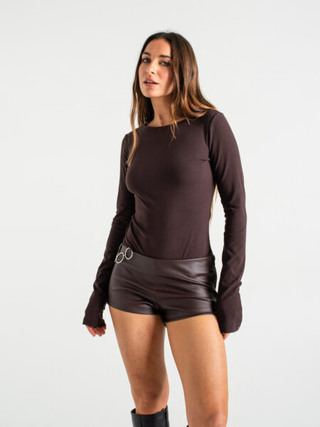 [0405] Microshort Cuero con Cinto Cadena al Costado